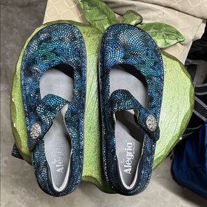Alegria Women's Blue and Green Patterned Mules
